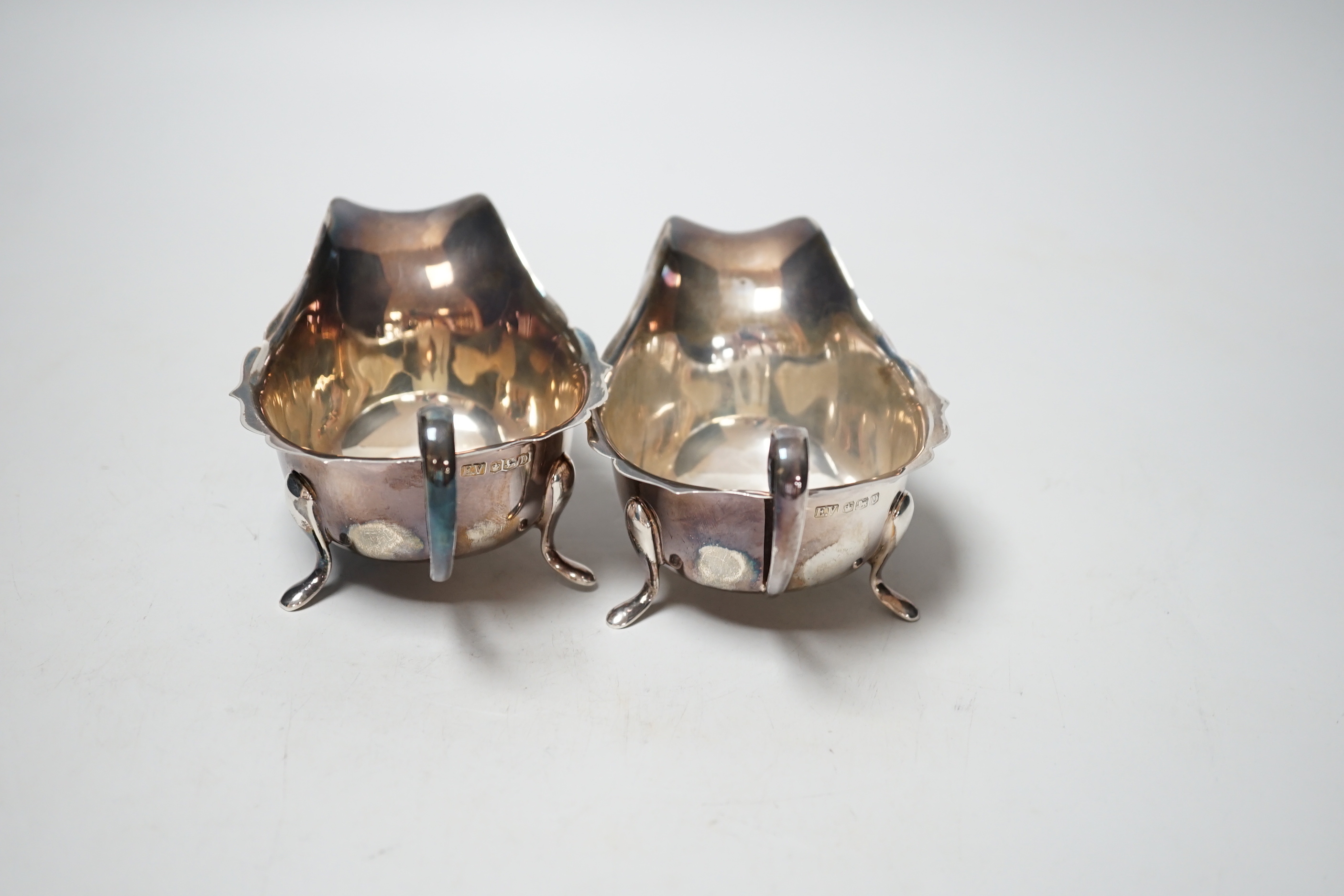 A pair of George VI silver sauceboats, Viners Ltd, Sheffield, 1946, 6.1oz.